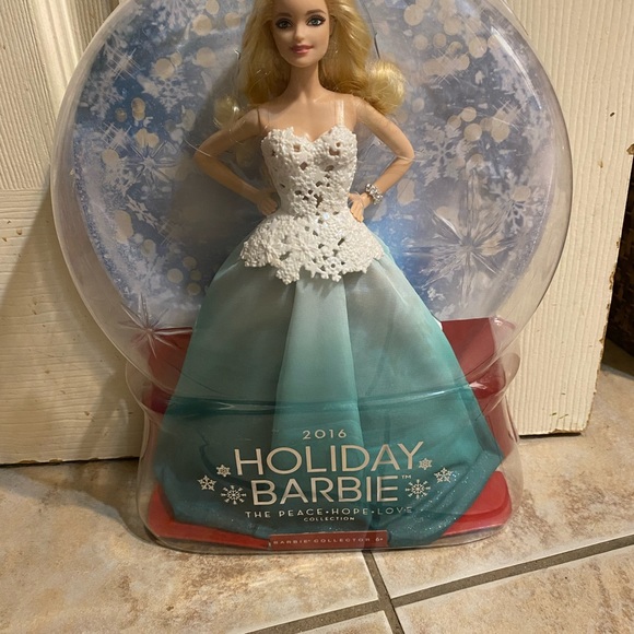 Holiday Barbie bundle - Picture 4 of 8